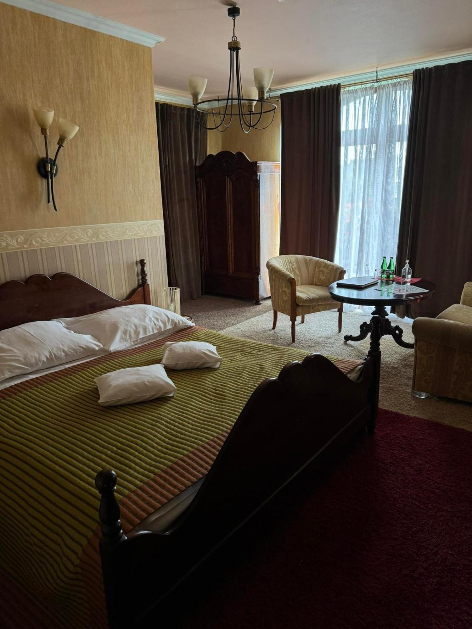 Hotel Palacyk Konin Buitenkant foto