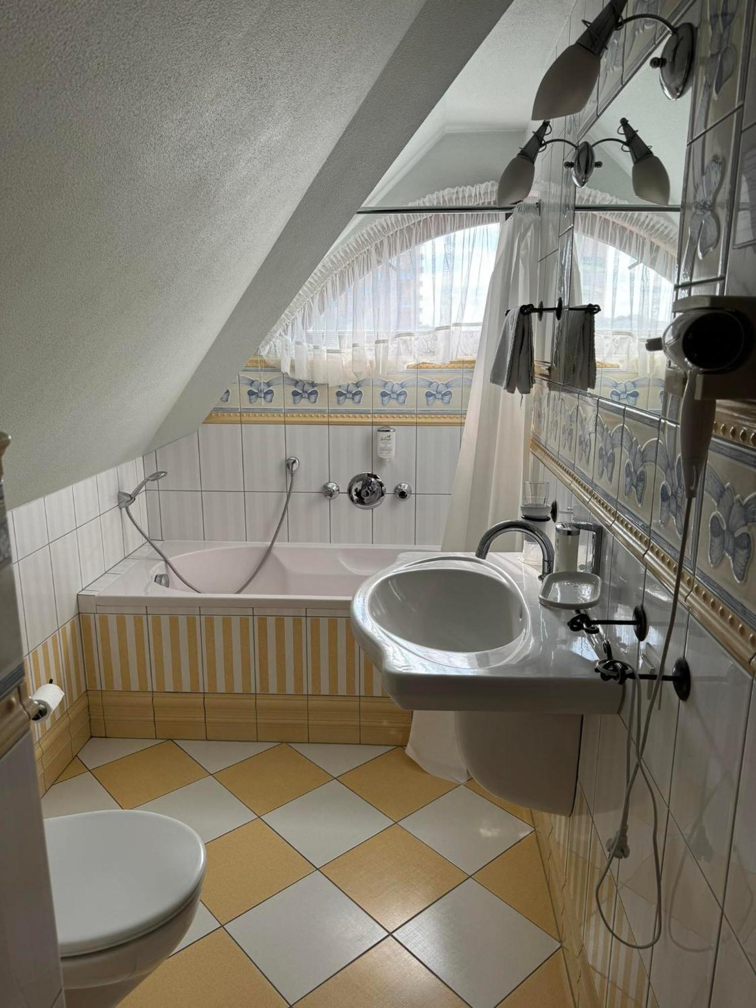 Hotel Palacyk Konin Buitenkant foto
