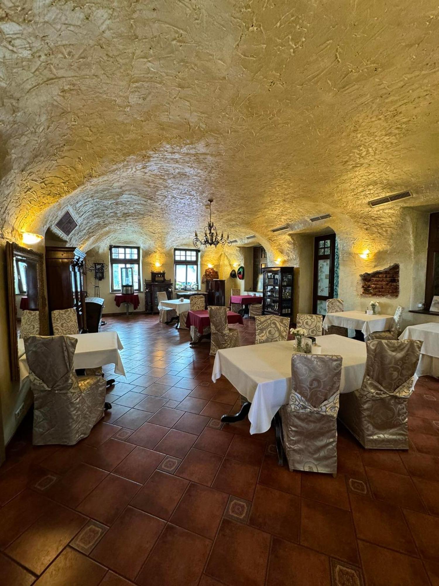 Hotel Palacyk Konin Buitenkant foto