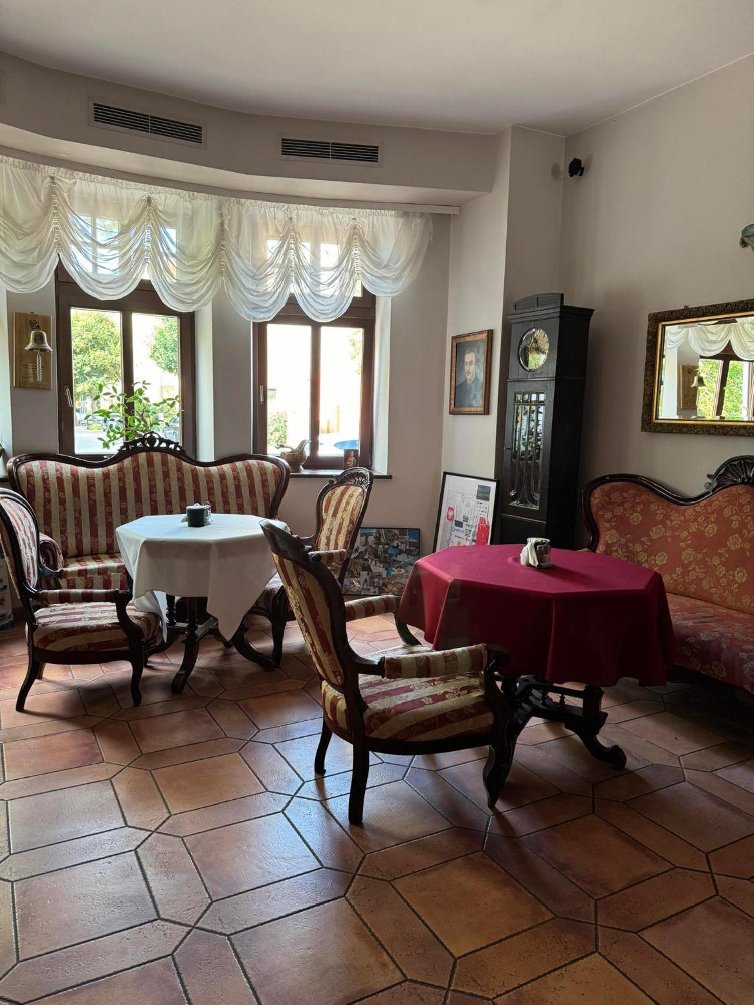 Hotel Palacyk Konin Buitenkant foto