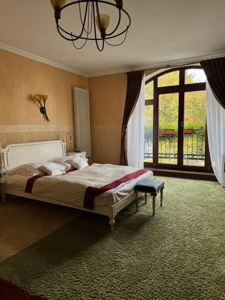 Hotel Palacyk Konin Buitenkant foto